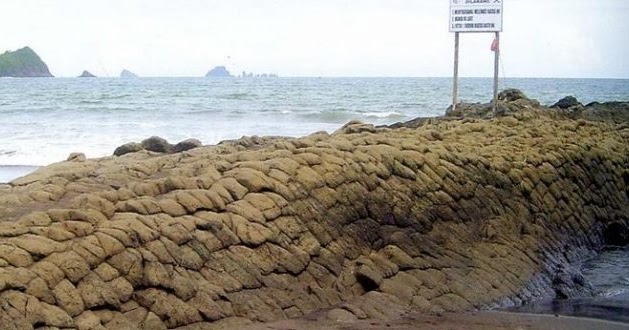 pantai watu ulo